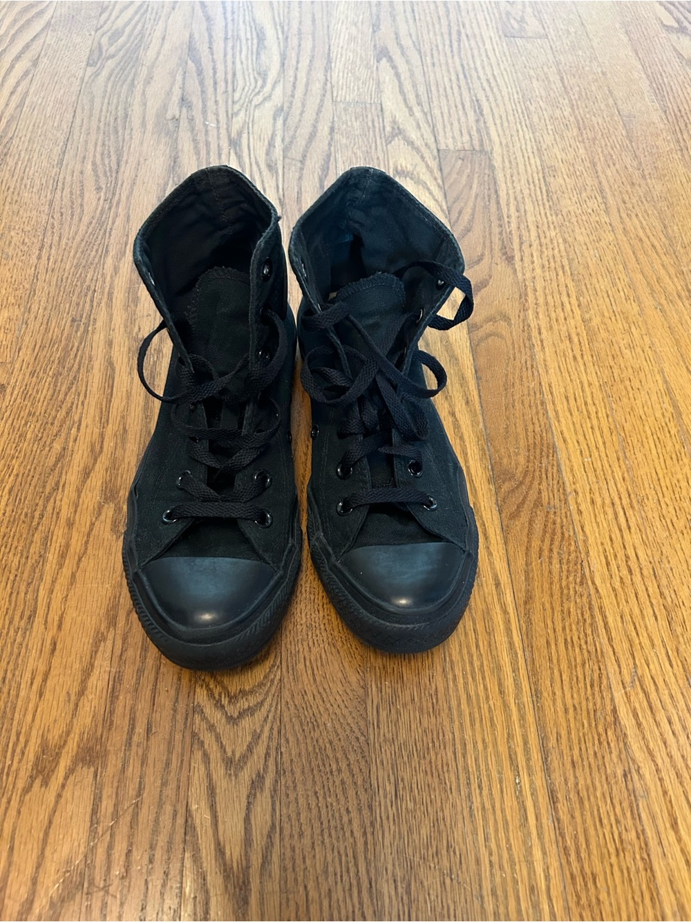Women’s/ Men’s Converse Black High-Top Sneakers